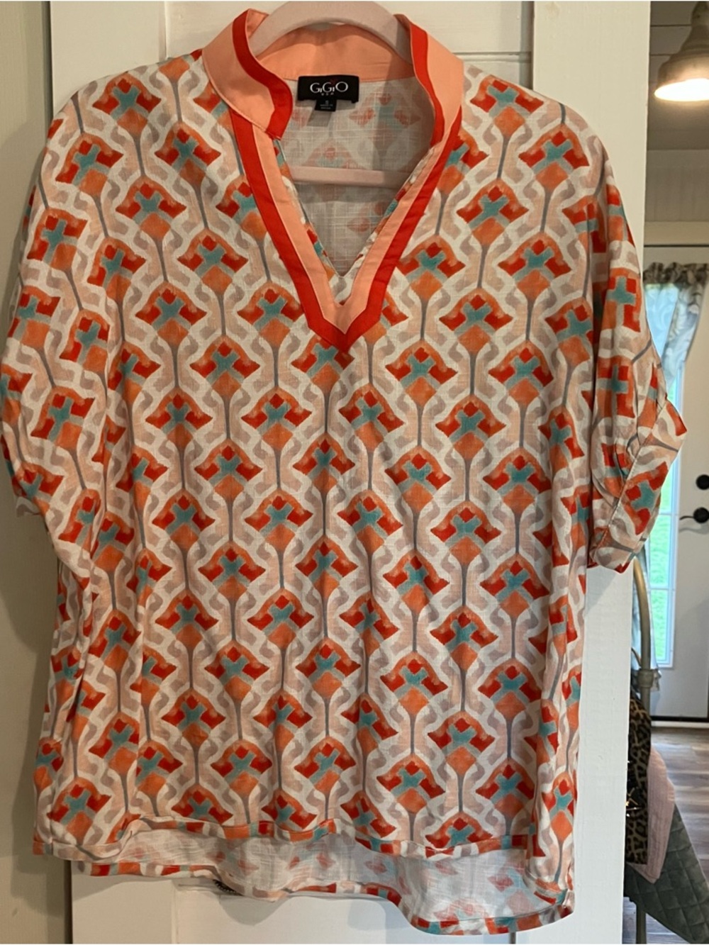GIGIO Peach & Aqua Geometric V-Neck Top